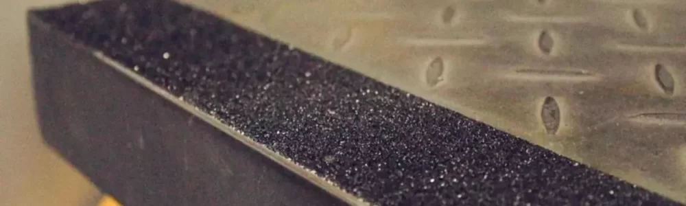 fita_antiderrapante_adesiva_5mx50mm_kit_4_unidades_antiqueda_degrau_escada_piso_seguranca_2927_3_9ed72a91f97b9ccb94db7878e50a751c